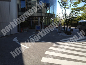 金沢072：北國新聞赤羽ホール駐車場_02
