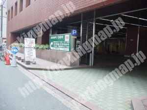 中央037：NOF御堂筋ビル駐車場_02