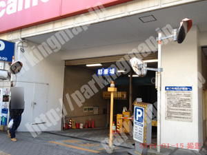 中央104：ビックカメラなんば店駐車場_03