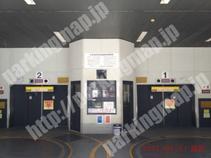 中央652：御堂筋本町ビル駐車場_02